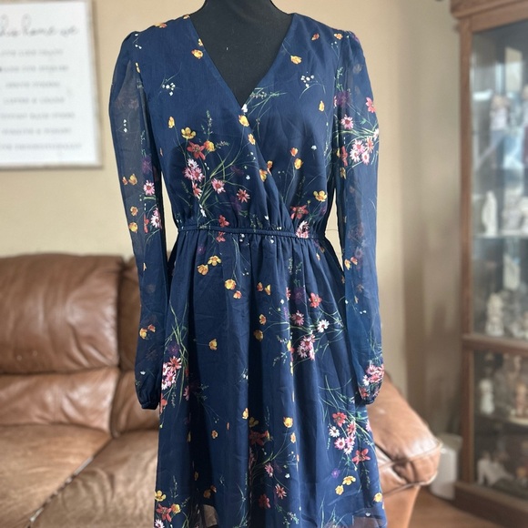 NWT Floral Sheer Sleeve Dress - Picture 2 of 5